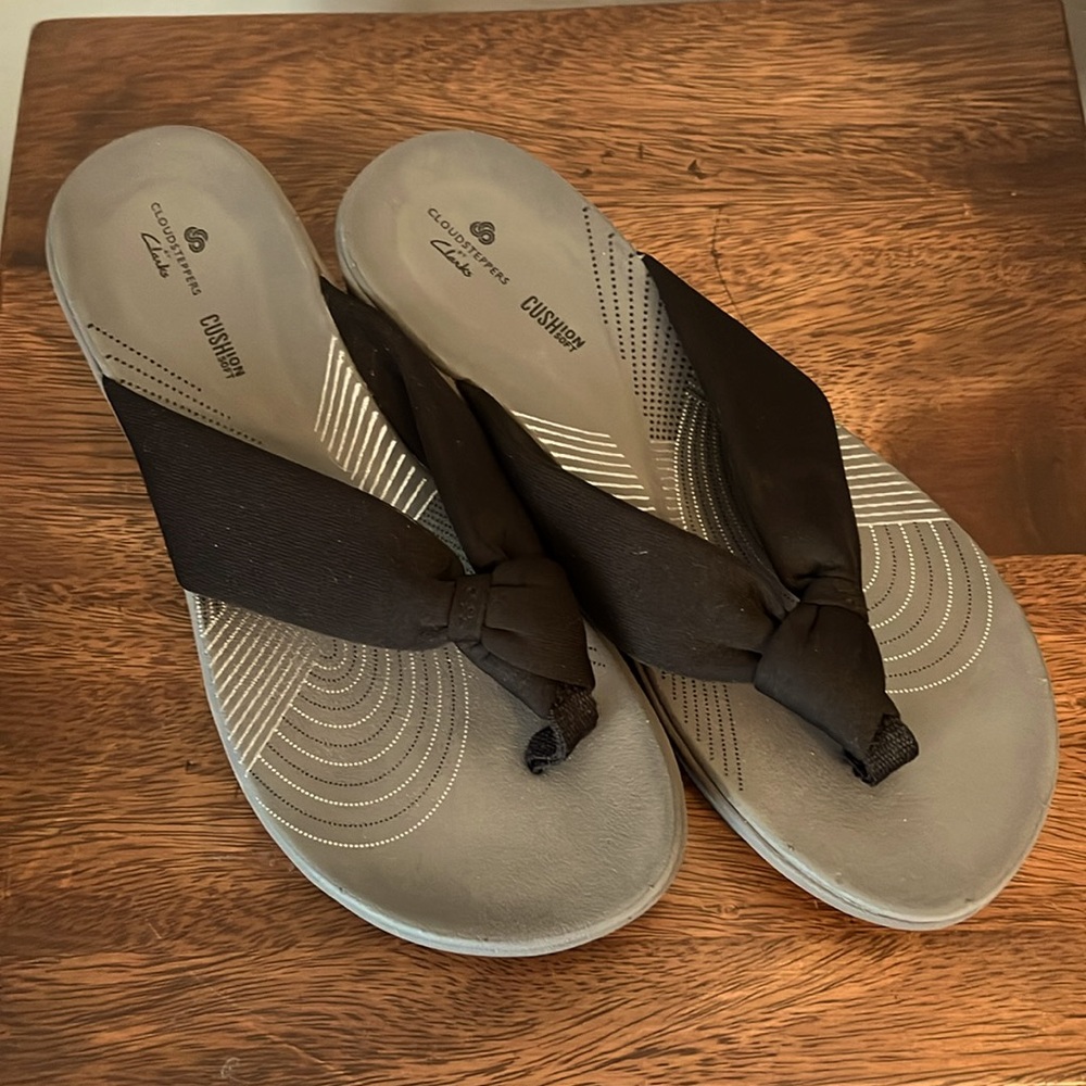 Clarks cloud steppers Size 7 in Black. New without box or tags.